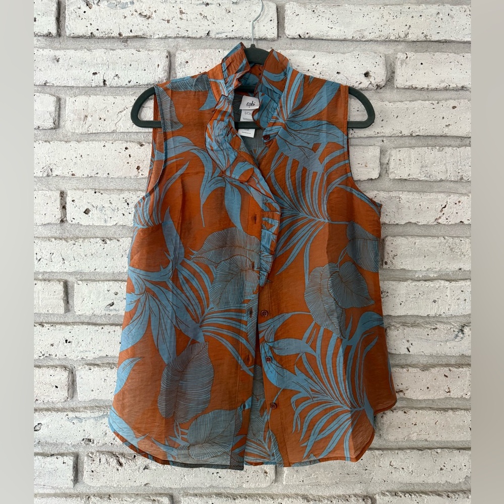 Cabi sleeveless button up top. Size small